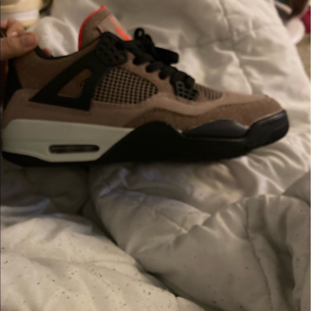 Taupe air jordan 4